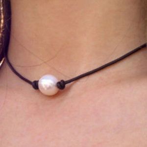 Faux Pearl Design Choker